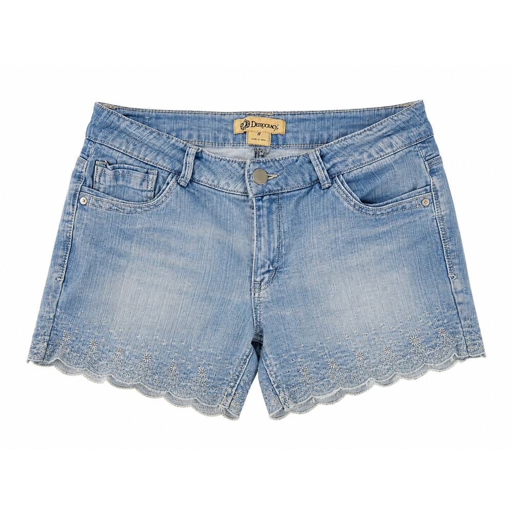 Democracy Light Wash Embroidered Scallop Hem Denim Shorts Size 8 Boho Festival